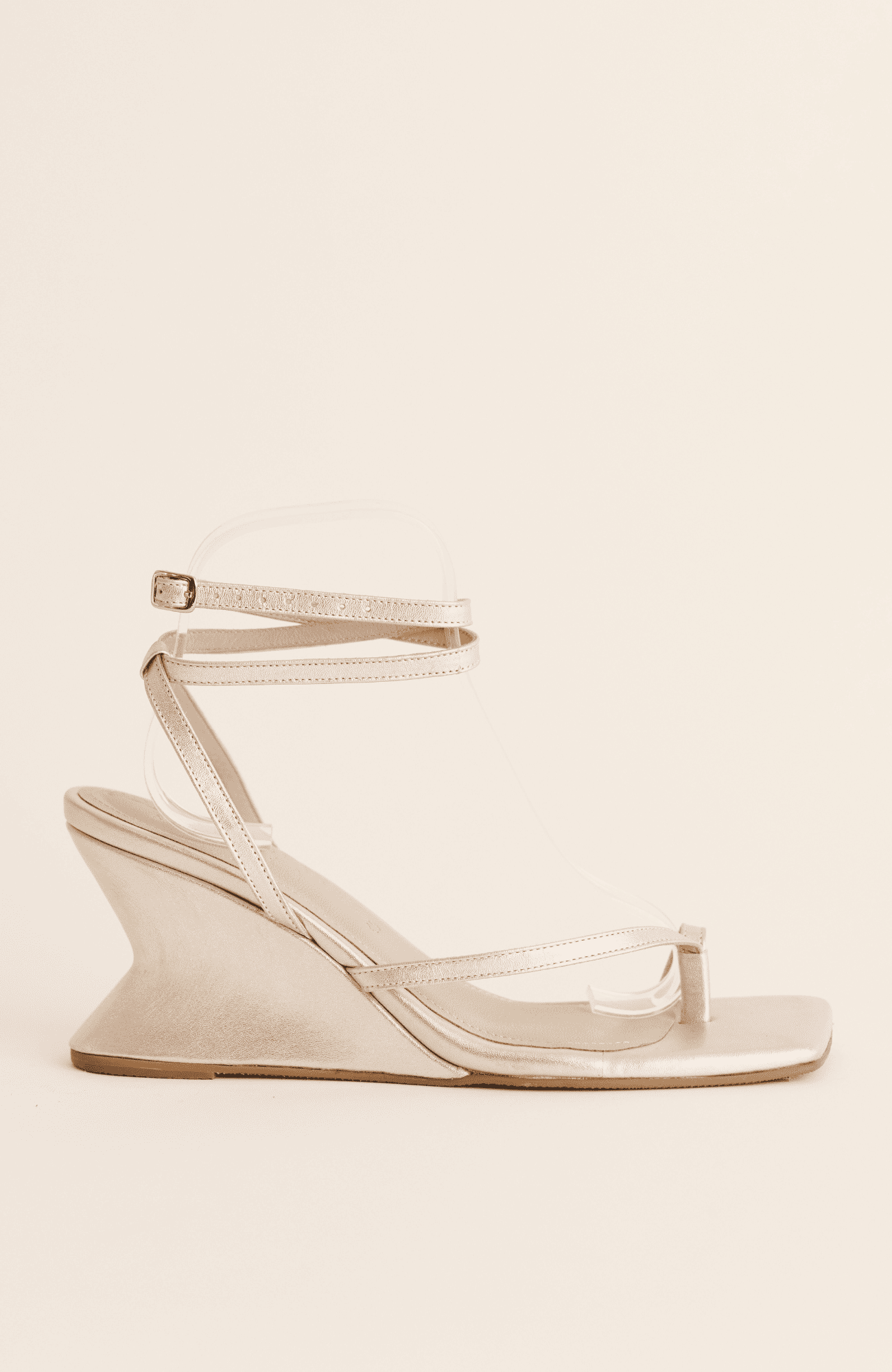 Wedge plata