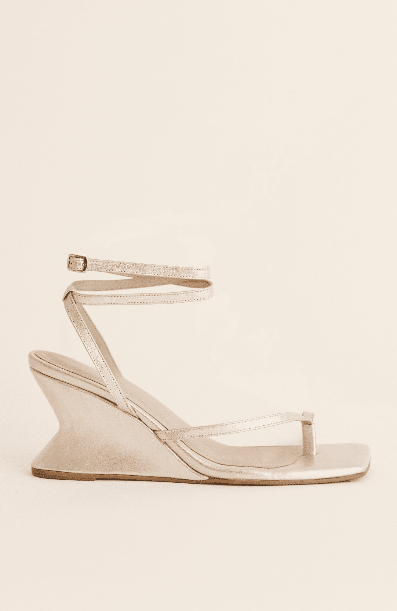 Wedge plata